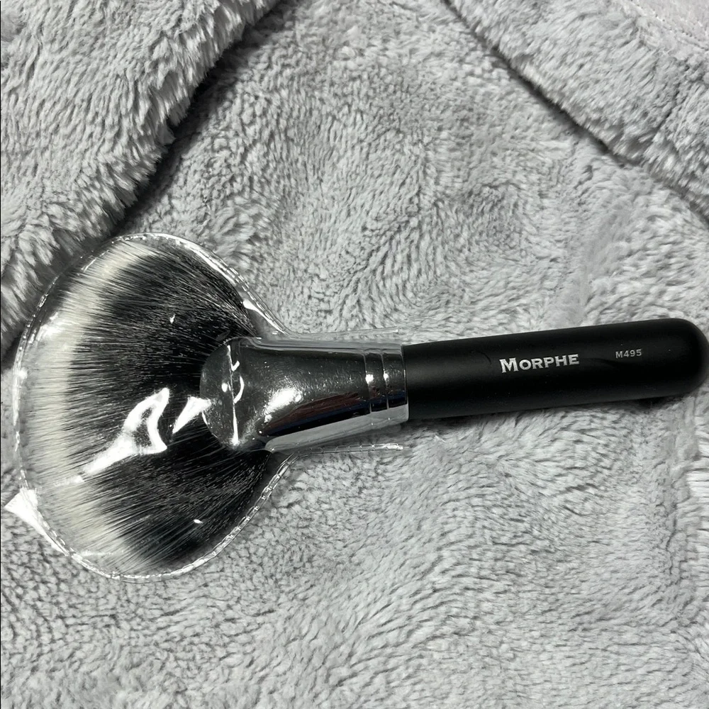 Morphe Black and Silver Fan Brush